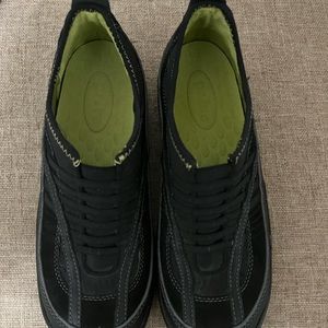 Clarks Privo Slip On Leather Stretchy slip on Mocs